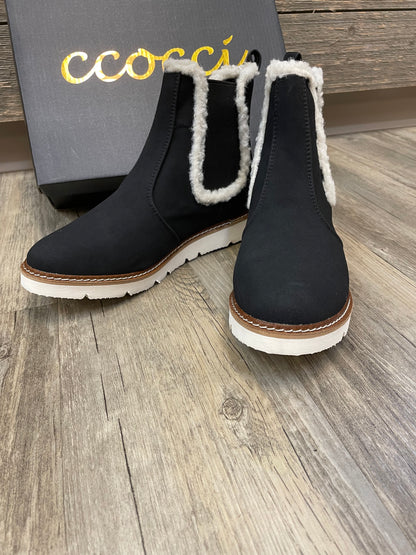 Black boots w/fur